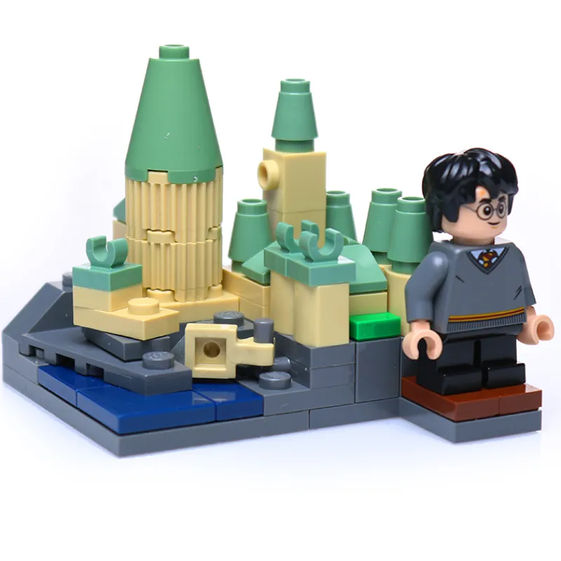 B3 Customs>The Brick Show Shop Custom Mini Wizard's School with Harry Potter Minifigure