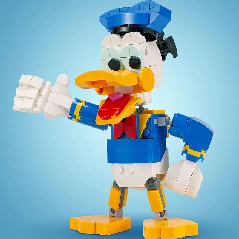 B3 Customs>The Brick Show Shop Donald - Custom MOC made using LEGO parts
